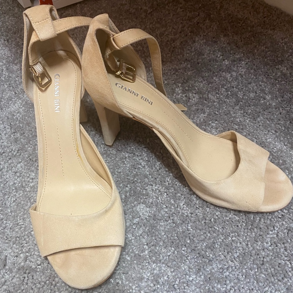 Gianni Bini suede Heels 10